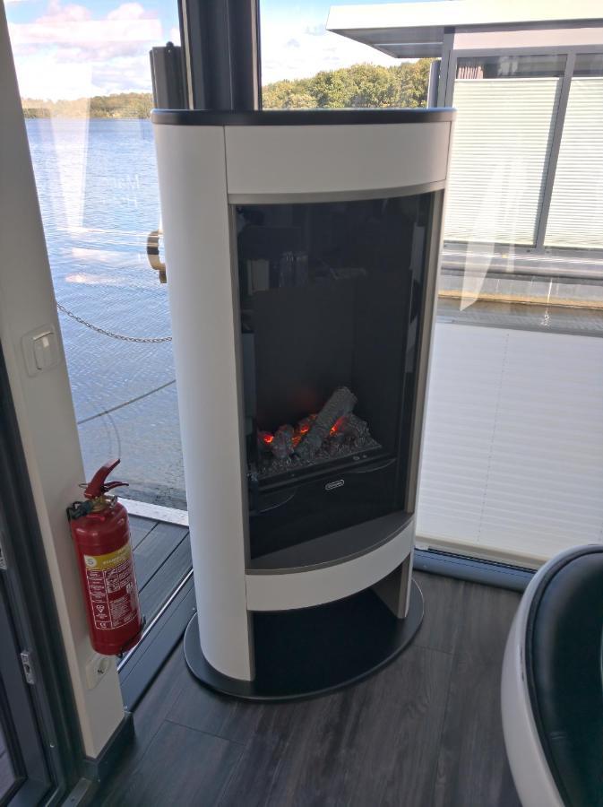 Hausboot Leukermeer Well 웰 외부 사진