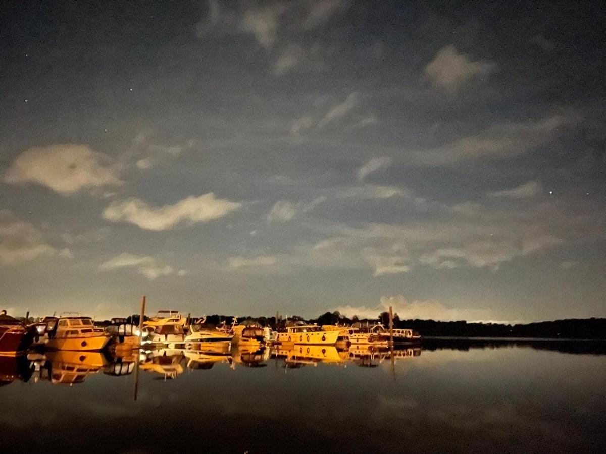 Hausboot Leukermeer Well 웰 외부 사진