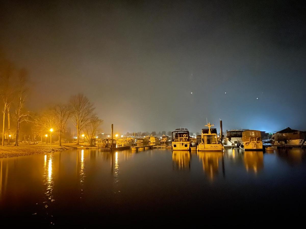 Hausboot Leukermeer Well 웰 외부 사진