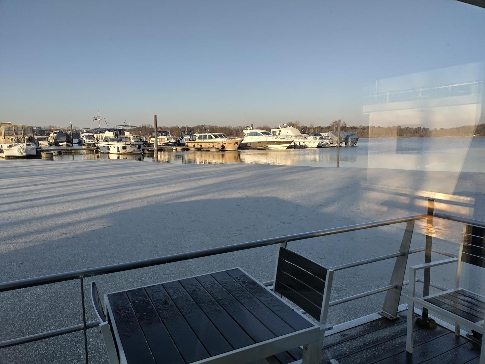 Hausboot Leukermeer Well 웰 외부 사진