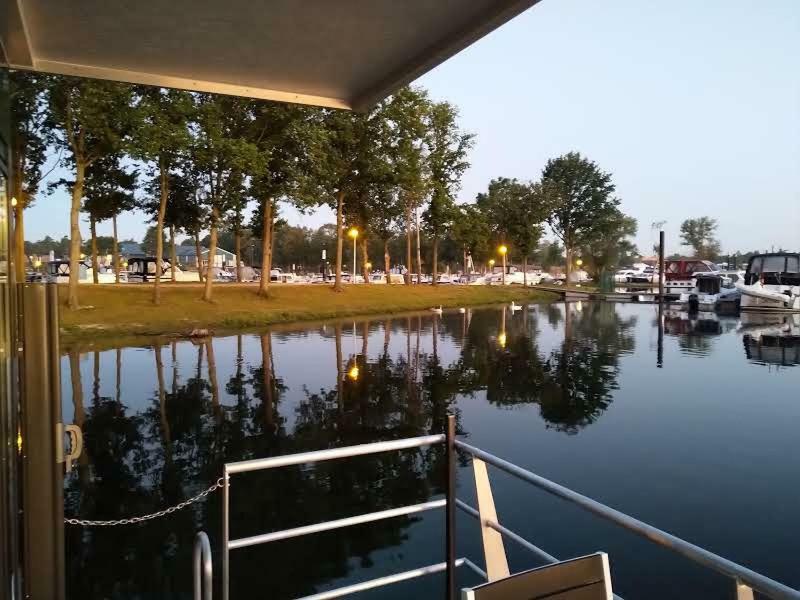 Hausboot Leukermeer Well 웰 외부 사진
