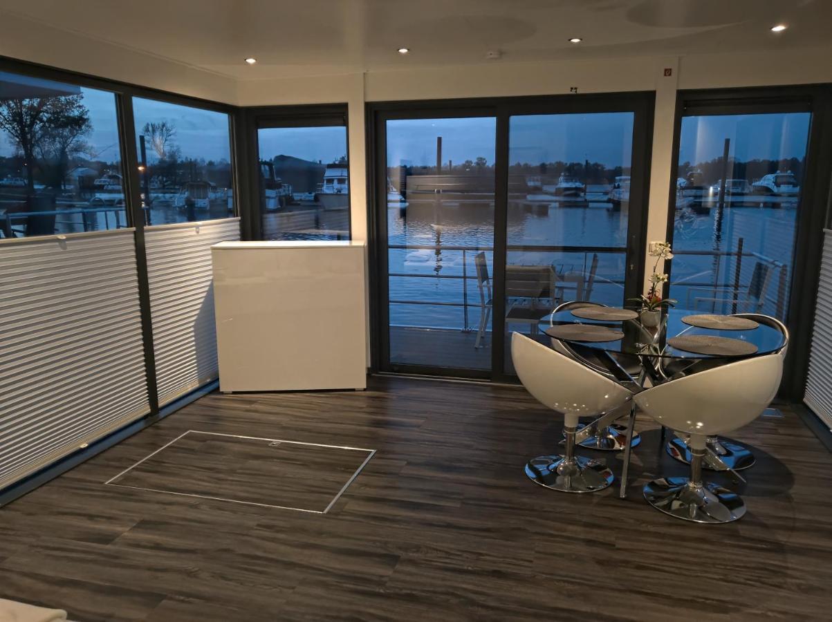 Hausboot Leukermeer Well 웰 외부 사진